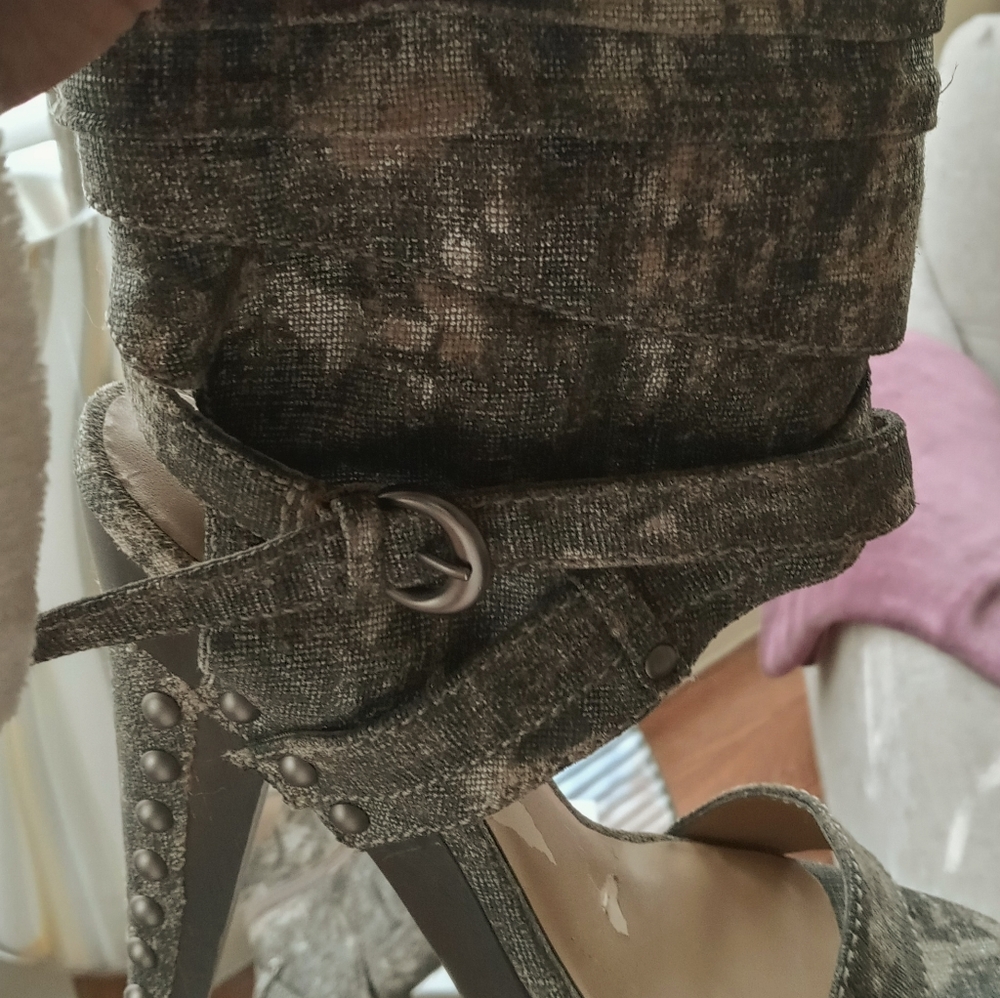 Shoes - Picture 3 of 4